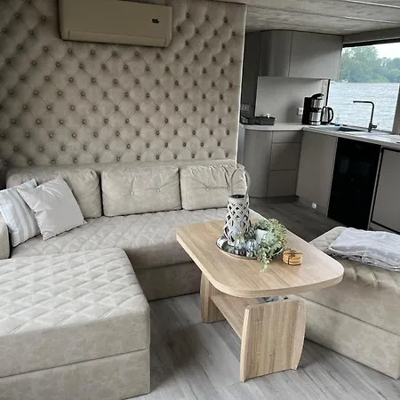 Luxboot Exklusives Hausboot Mit Dachterrasse Und Mueritzblick * Röbel