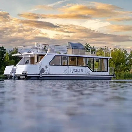 Luxboot * Röbel